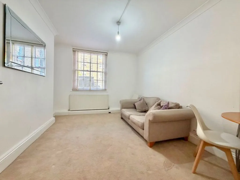 2 bed flat to rent — Hannibal Road, London E1 3JF