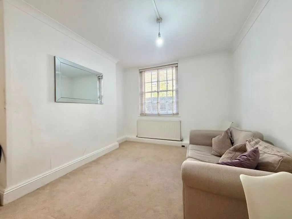 Hannibal Road, London E1 3JF, photo 2