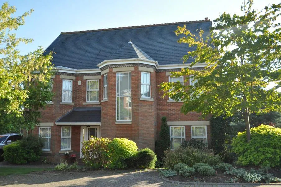 5 bed house to rent — Virginia Water, GU25 4TG