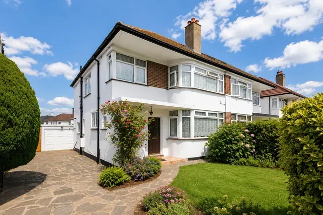 3 bed house for sale — Warrender Way, Ruislip
