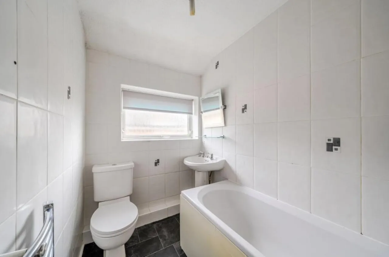 West End Lane, Horsforth, LS18, photo 13
