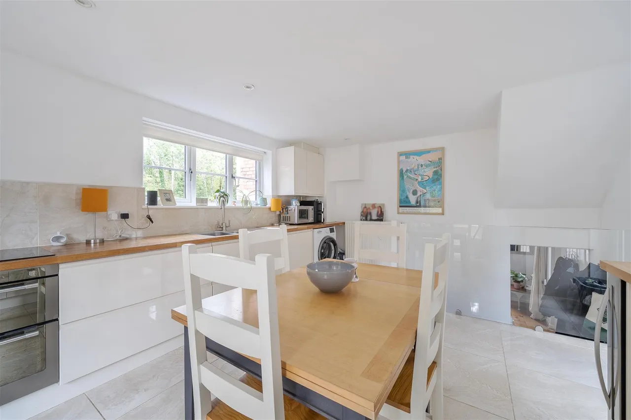 Lowden Hill, Chippenham, SN15, photo 2