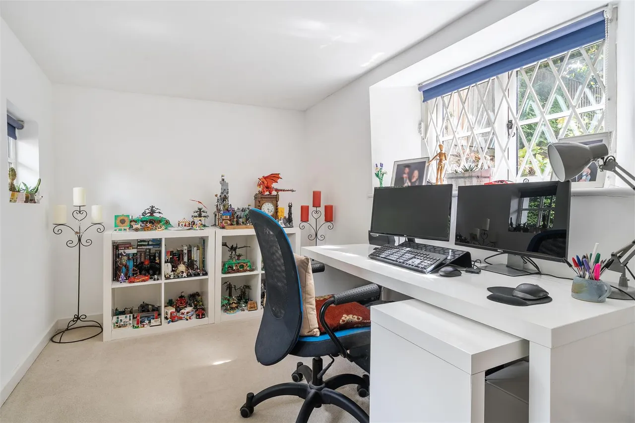 Lowden Hill, Chippenham, SN15, photo 5