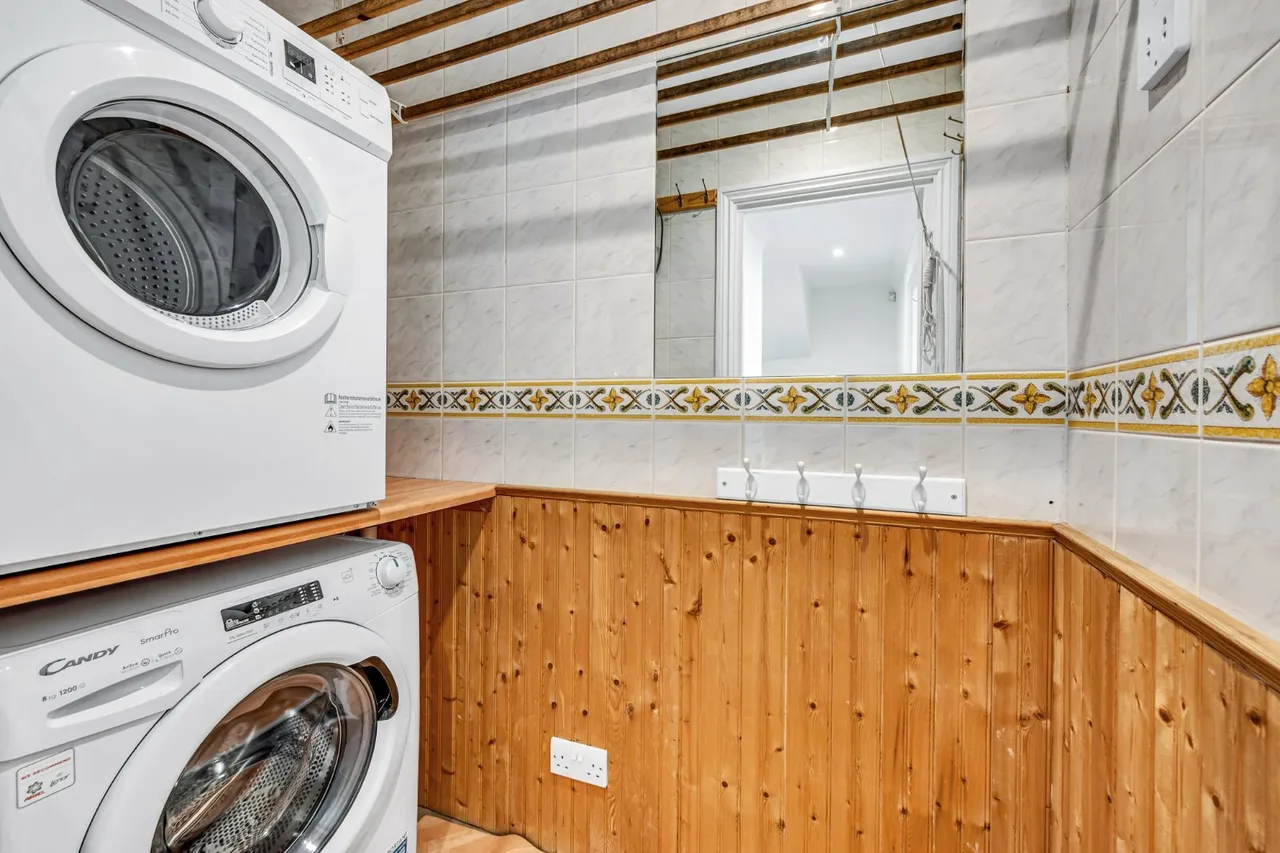 Malthouse Drive, London, W4, photo 17