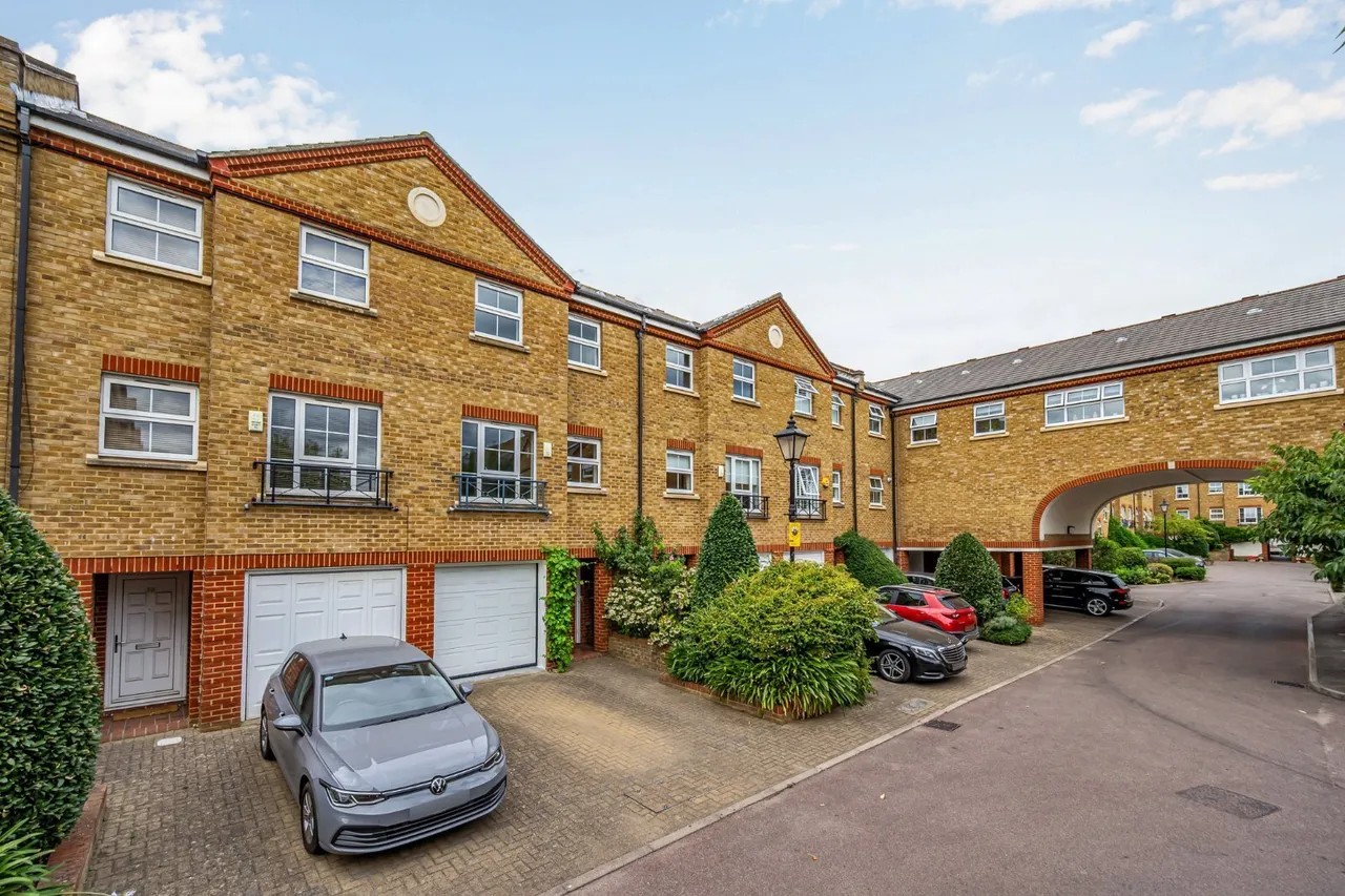 Malthouse Drive, London, W4, photo 18