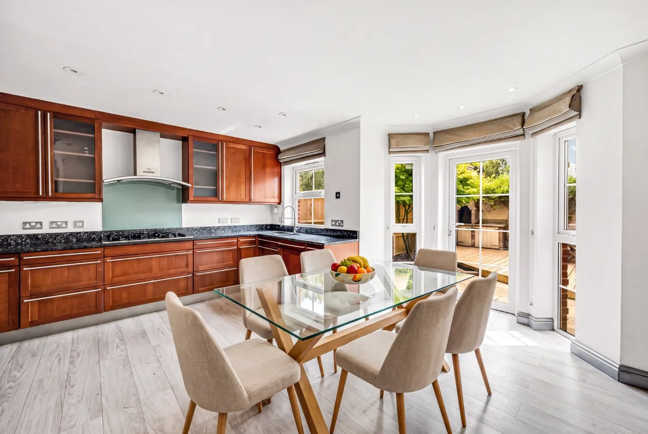 5 bed house to rent, Malthouse Drive, London, W4