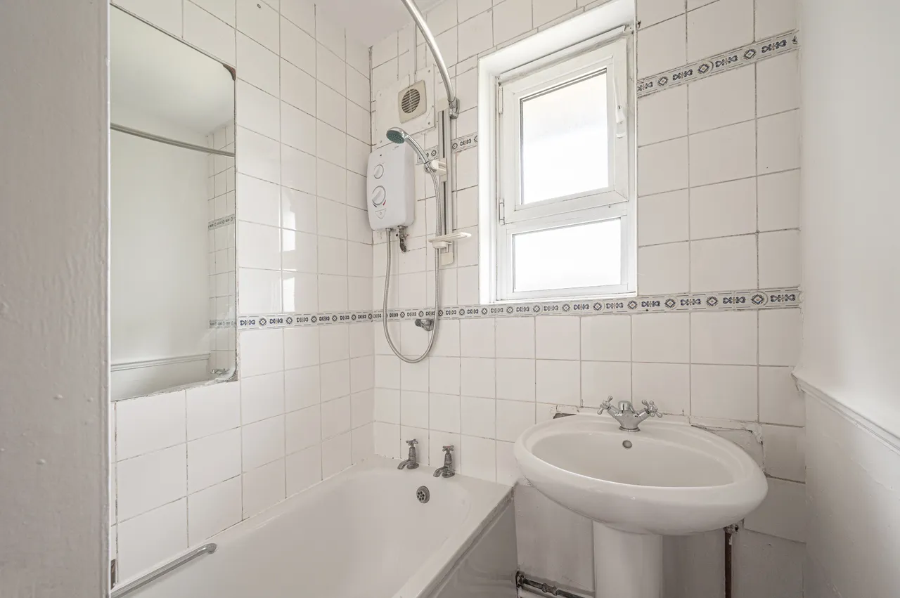 Flat 87 Longberrys, Cricklewood Lane, London, photo 6