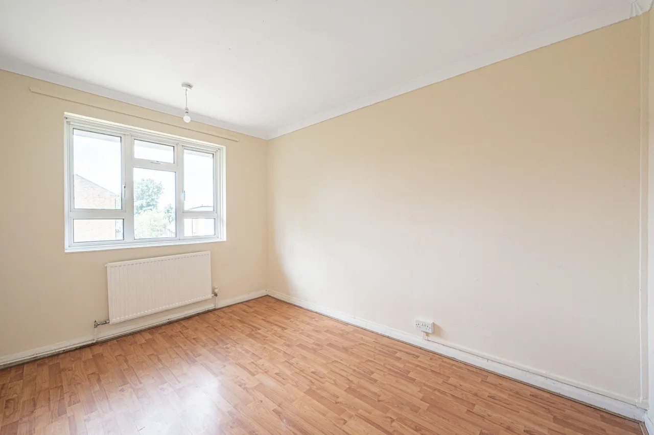 Flat 87 Longberrys, Cricklewood Lane, London, photo 5