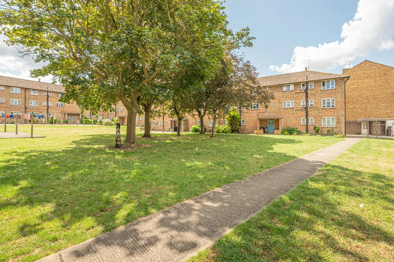 Flat 87 Longberrys, Cricklewood Lane, London, photo 7
