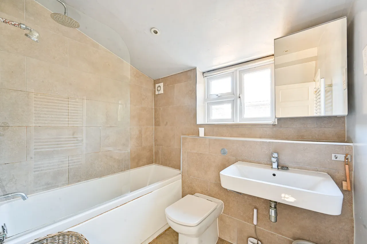Top Floor Flat, 93 Stephendale Road, London, photo 7