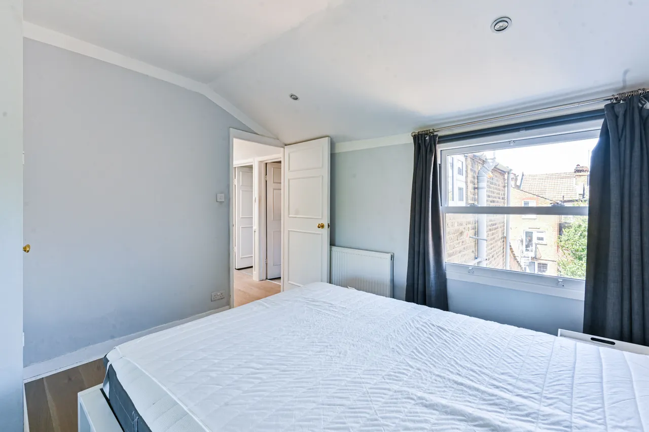 Top Floor Flat, 93 Stephendale Road, London, photo 6