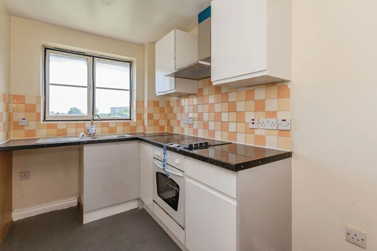 Dock Road, Tilbury, Essex, RM18, photo 2