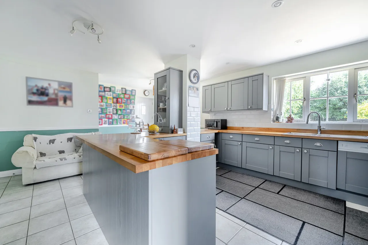 Wansdyke Road, Great Bedwyn, SN8, photo 2