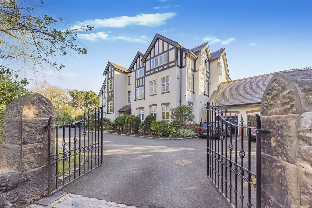 2 bed flat for sale, Altenbrook, Altrincham