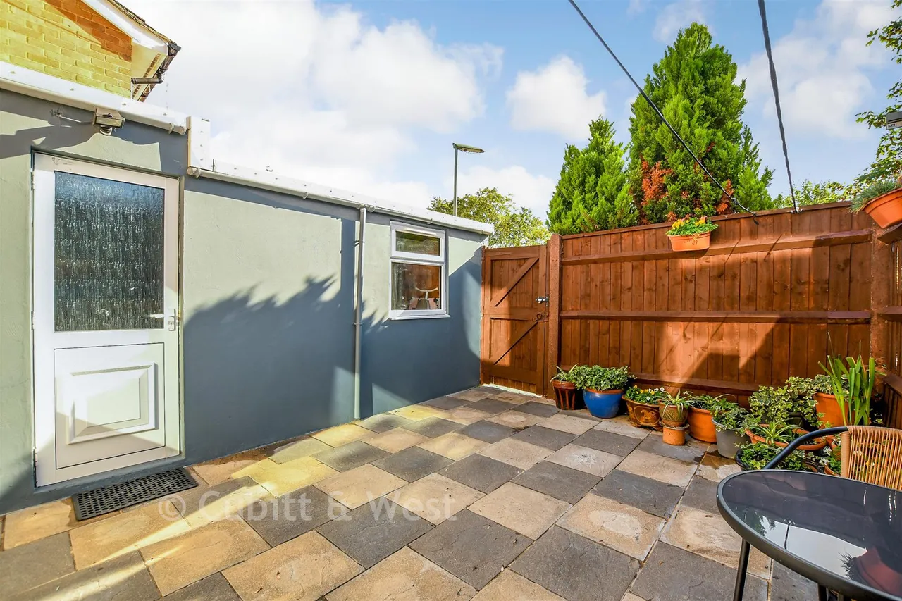 Baxter Avenue, Redhill, RH1, photo 13