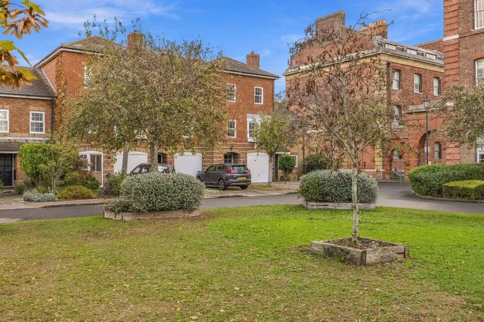 Mountbatten Square, Southsea, PO4, photo 41