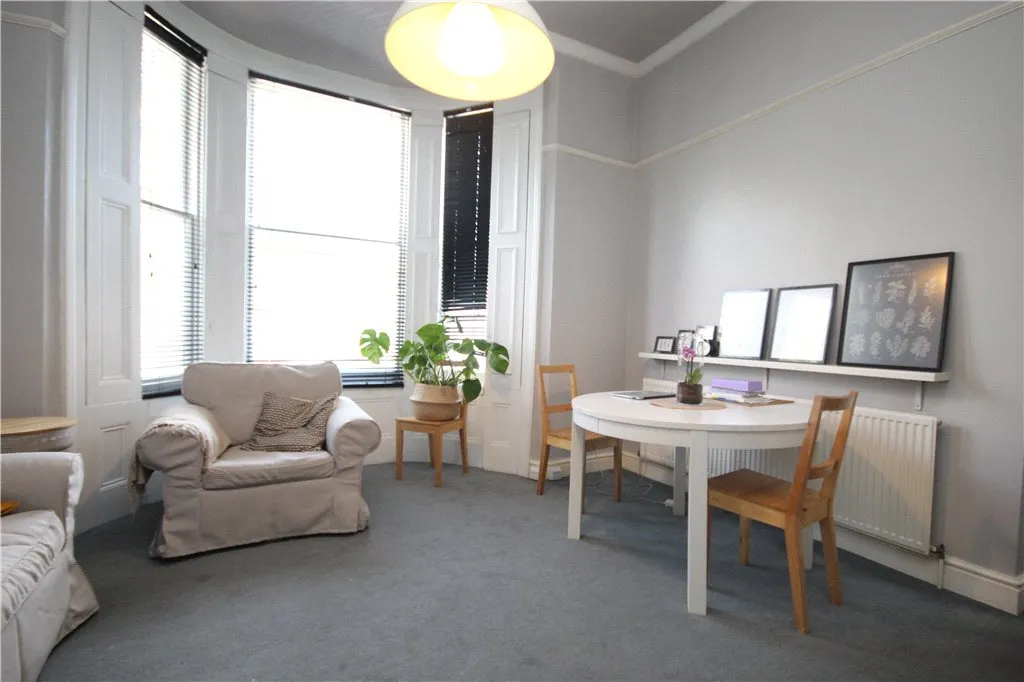 1 bed flat to rent, Askew Road, London, W12