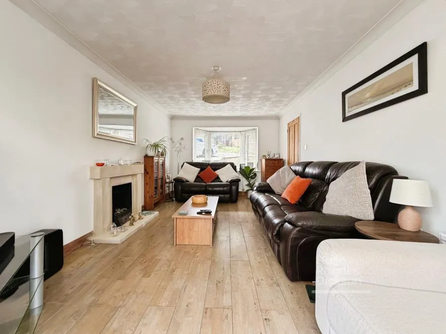 Hornbeam Close, Newport, PO30, photo 2