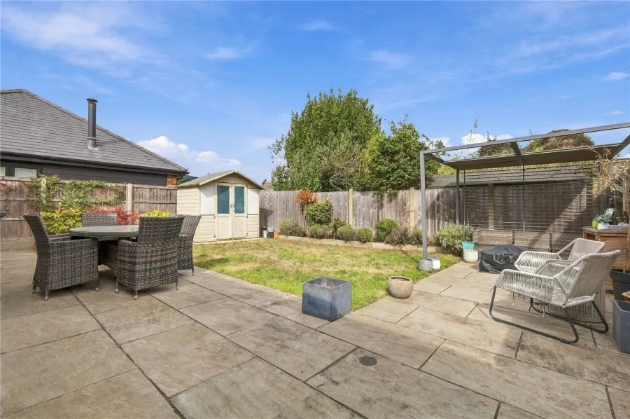 Bungalow Under Offer with 2 bedrooms in Takeley, CM22, photo 11