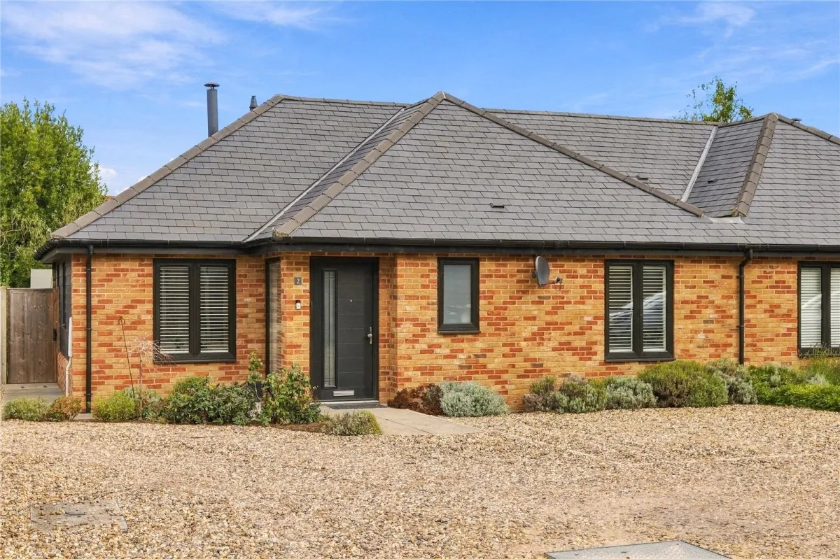 2 bed house for sale, Bungalow Under Offer with 2 bedrooms in Takeley, CM22