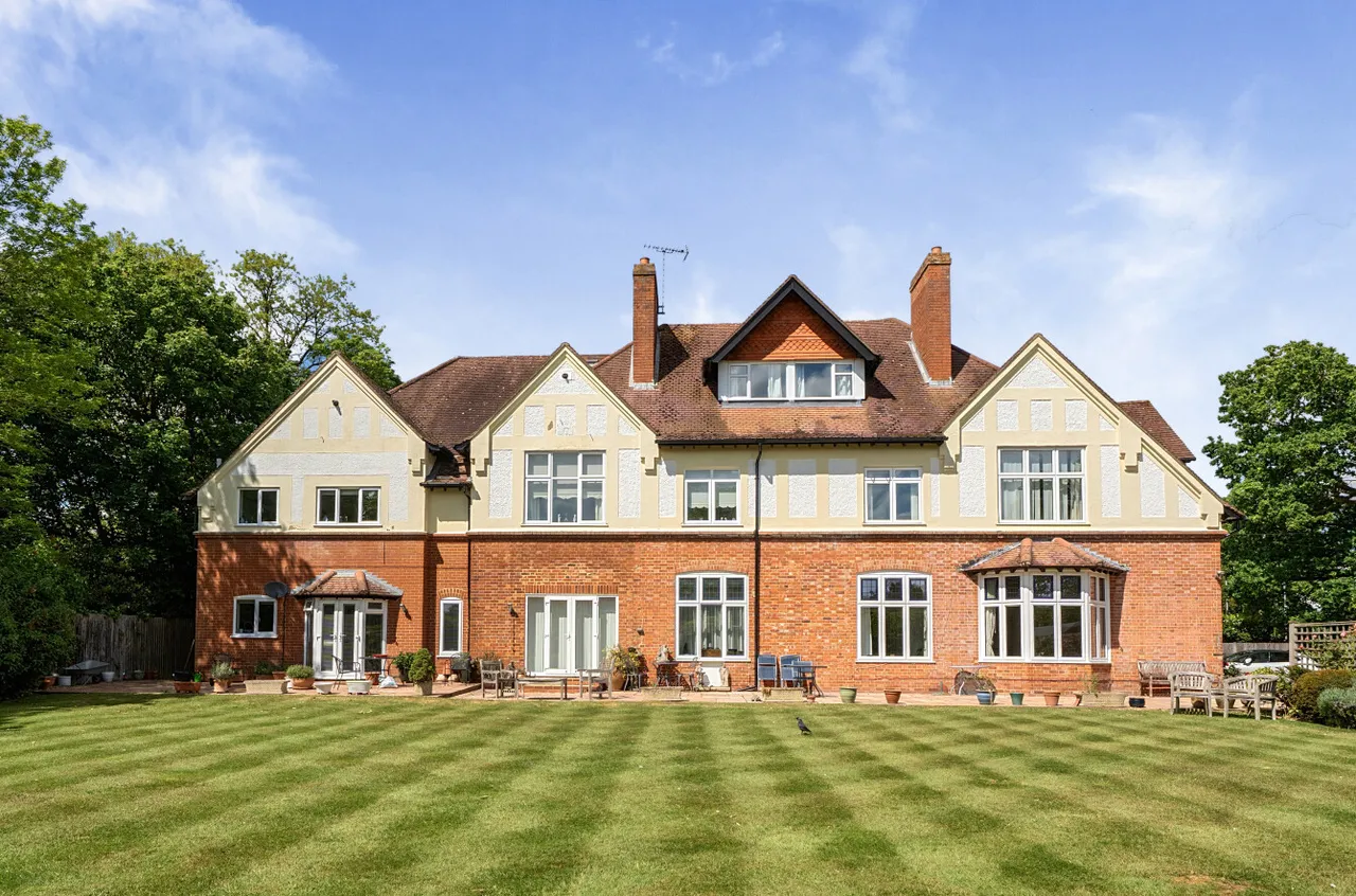 Murdoch Road, Wokingham, Berkshire, RG40 2DQ, photo 2
