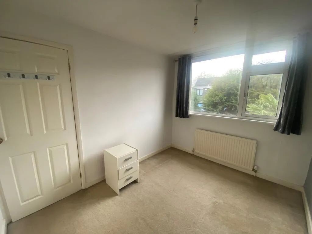 Greenlea Road, LS19, photo 9
