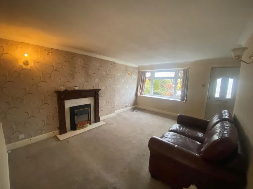 Greenlea Road, LS19, photo 6