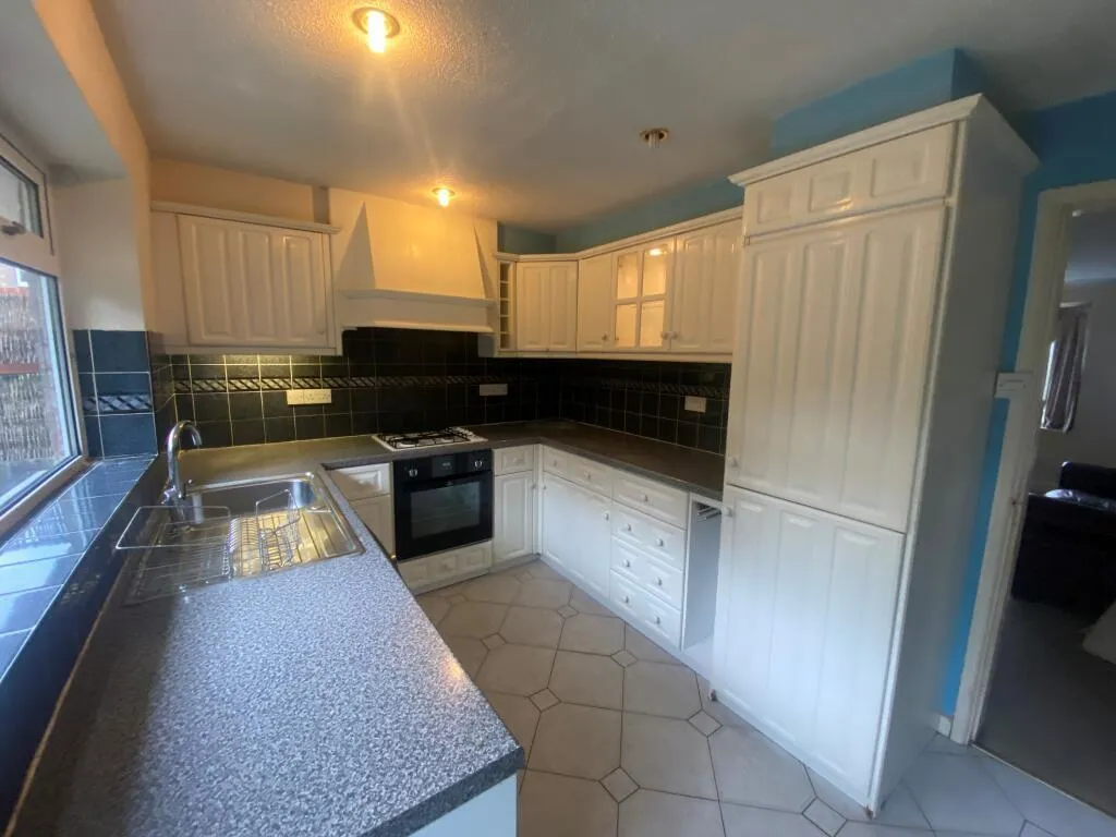 Greenlea Road, LS19, photo 5