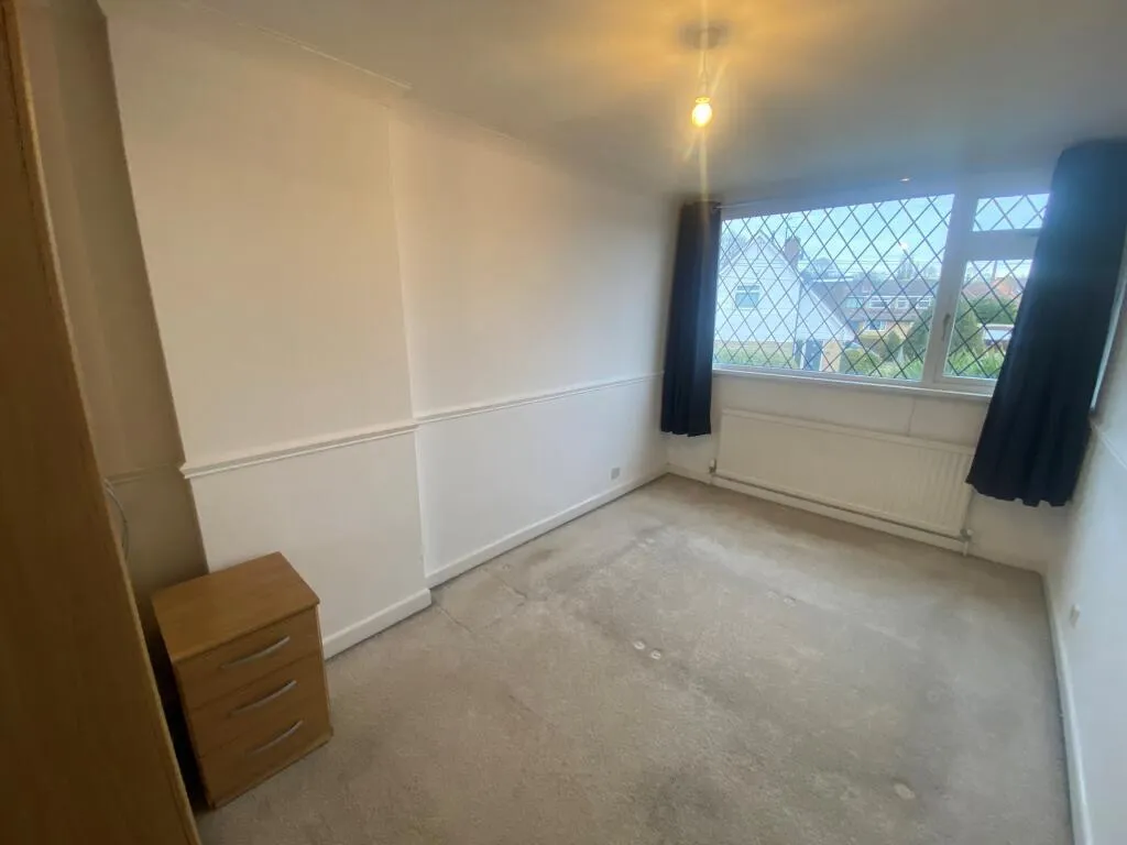 Greenlea Road, LS19, photo 3