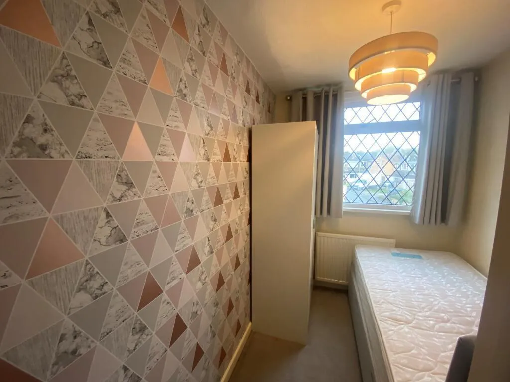 Greenlea Road, LS19, photo 10