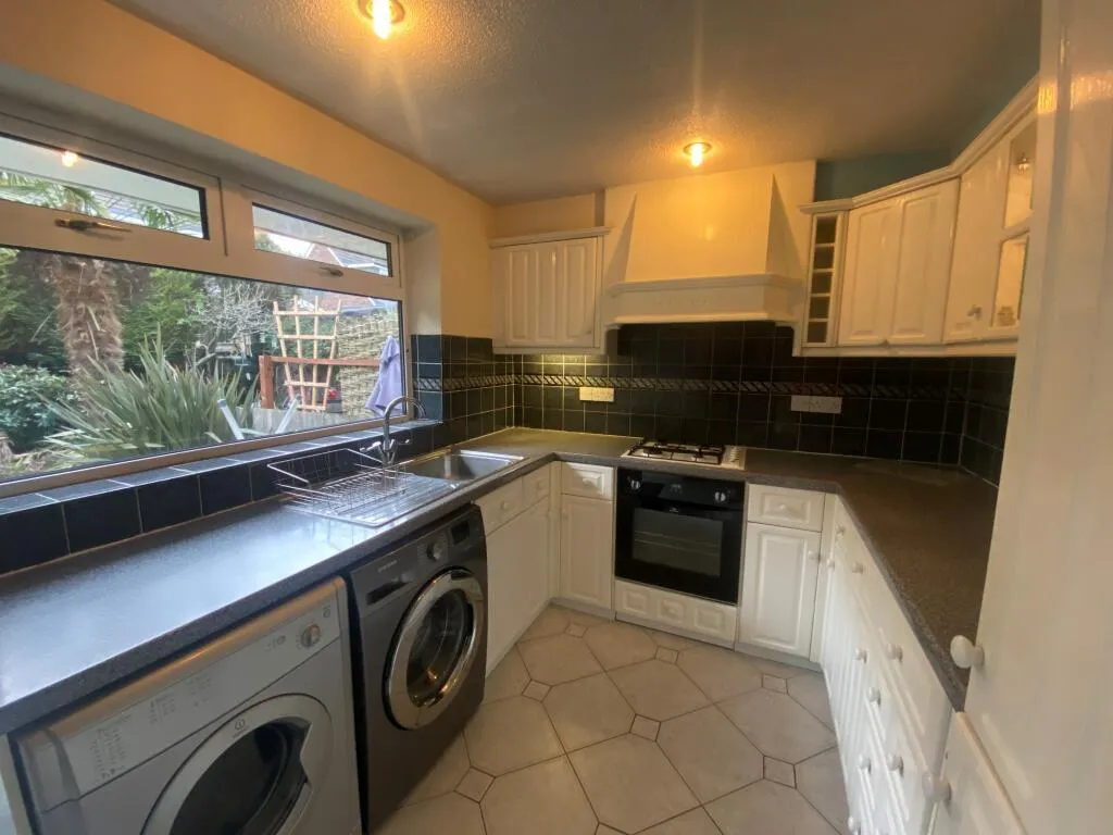 Greenlea Road, LS19, photo 4