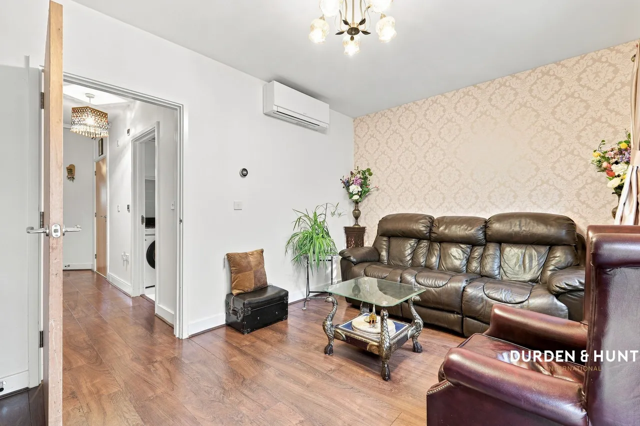 Reservoir Way, Hainault, IG6, photo 4