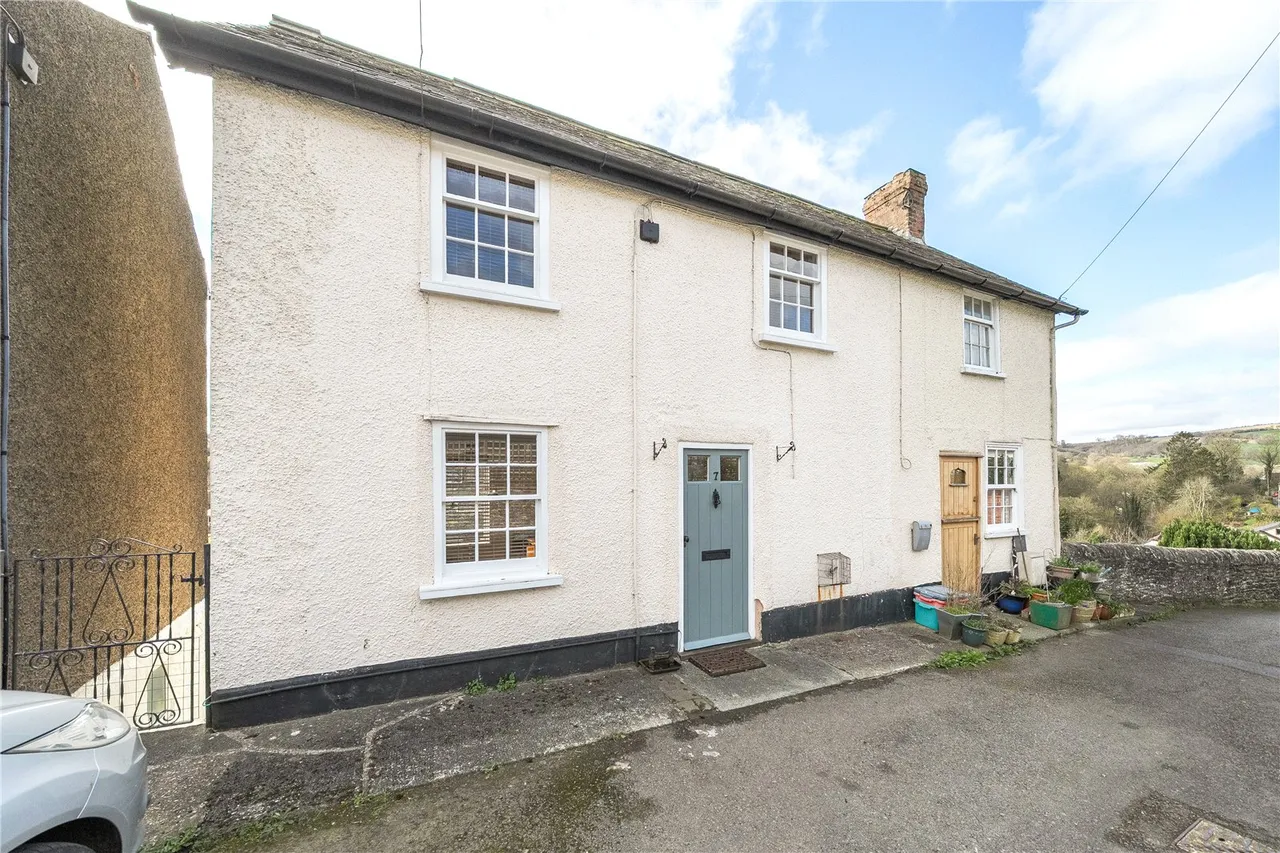 2 bed house for sale — Castle Road, Knighton, Powys, LD7 1BA