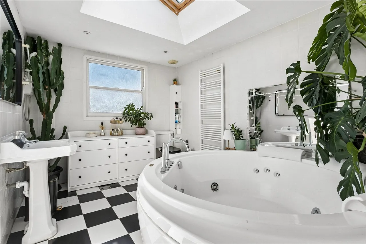 Roding Road, London, E5, photo 9