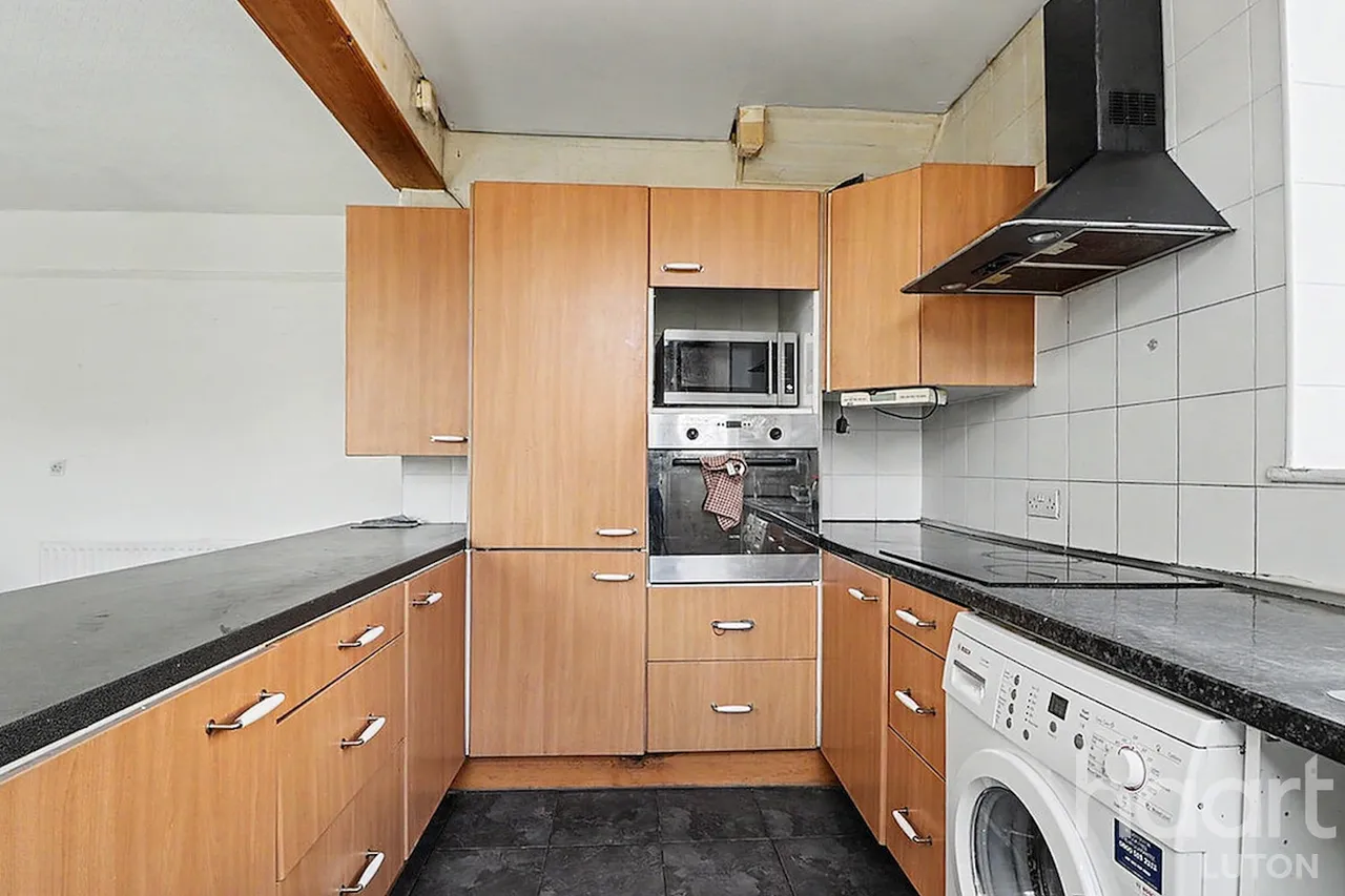 Old Bedford Road, Luton, LU2, photo 5