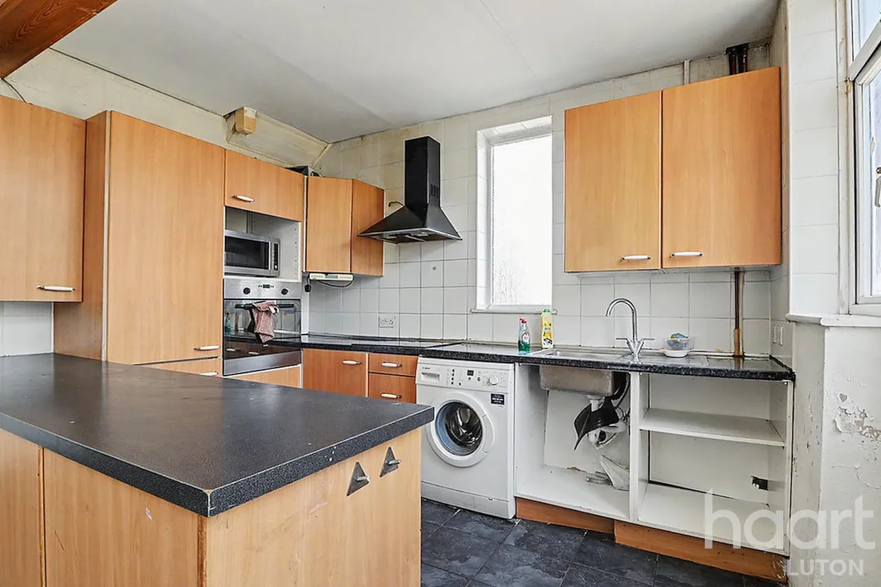 Old Bedford Road, Luton, LU2, photo 4