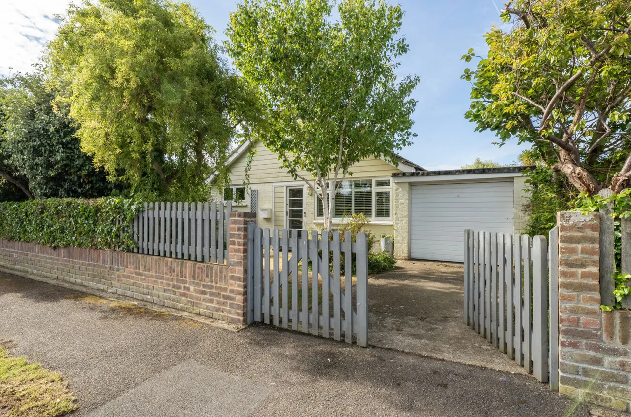 3 bed property for sale, Green Lane, Selsey, PO20