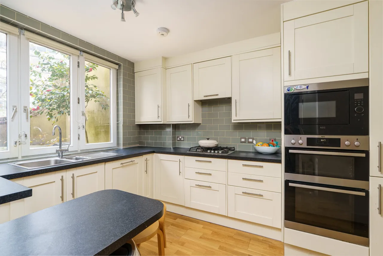 Belsize Lane, Belsize Park, London, NW3 5AU, photo 7