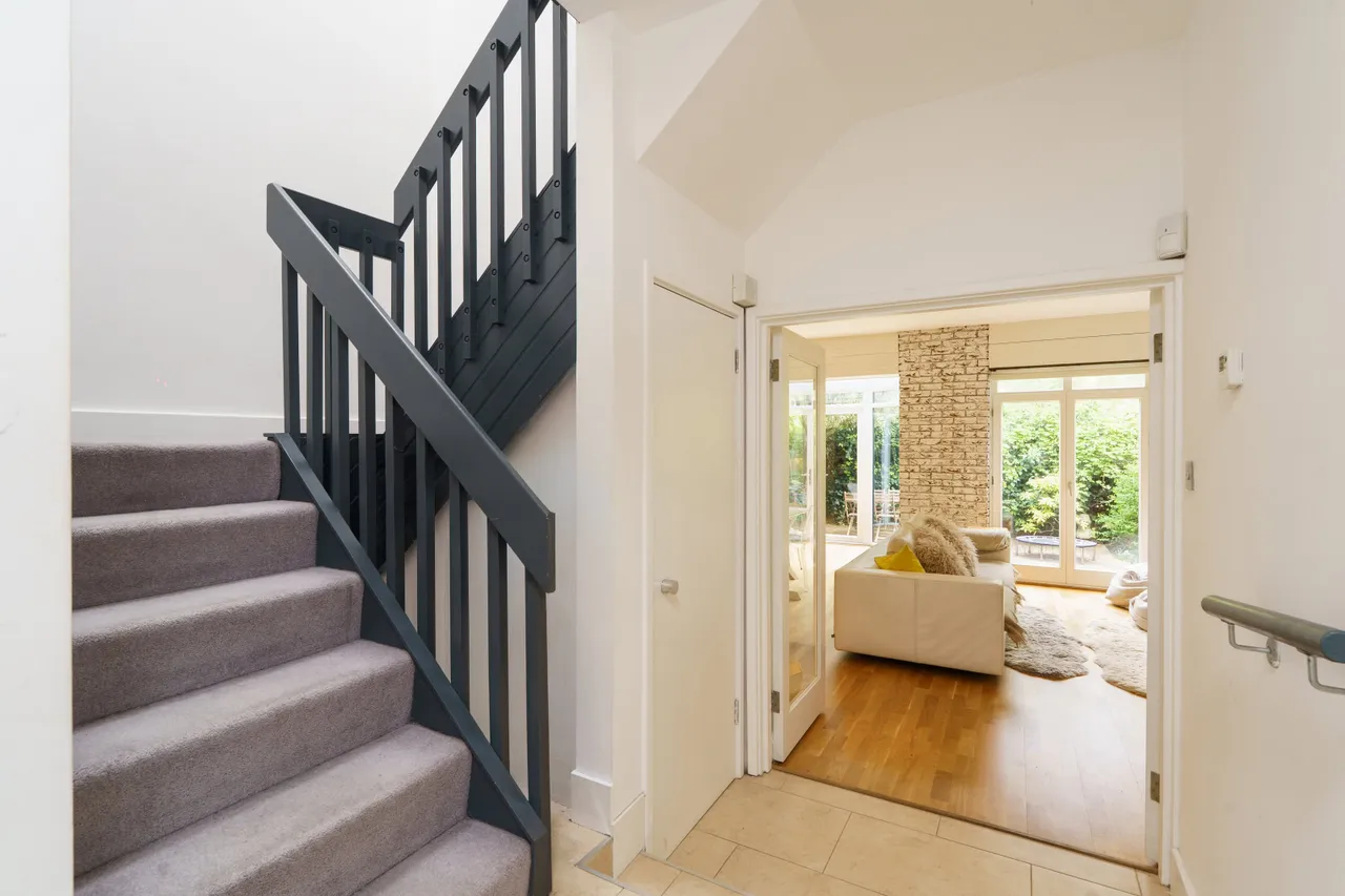 Belsize Lane, Belsize Park, London, NW3 5AU, photo 8