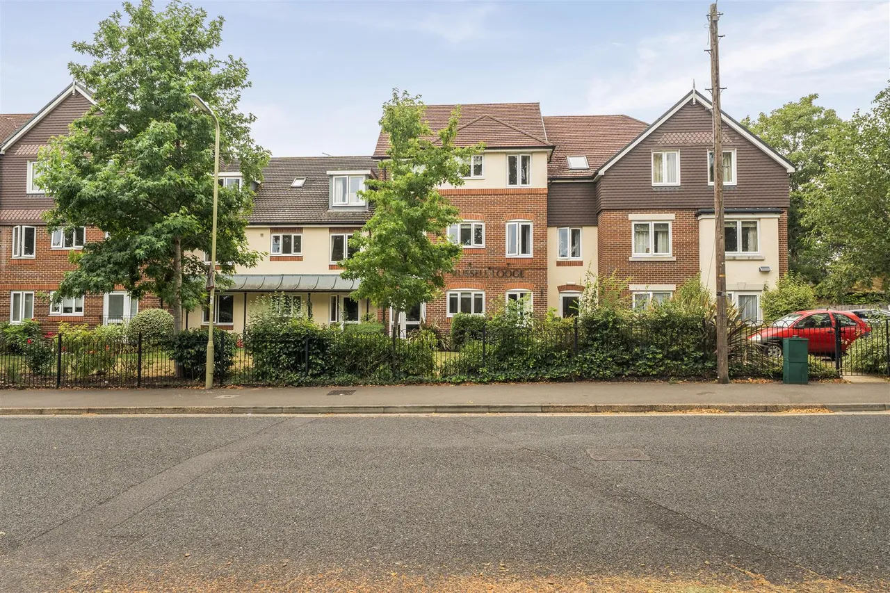 1 bed flat for sale, Branksomewood Road, Fleet, GU51