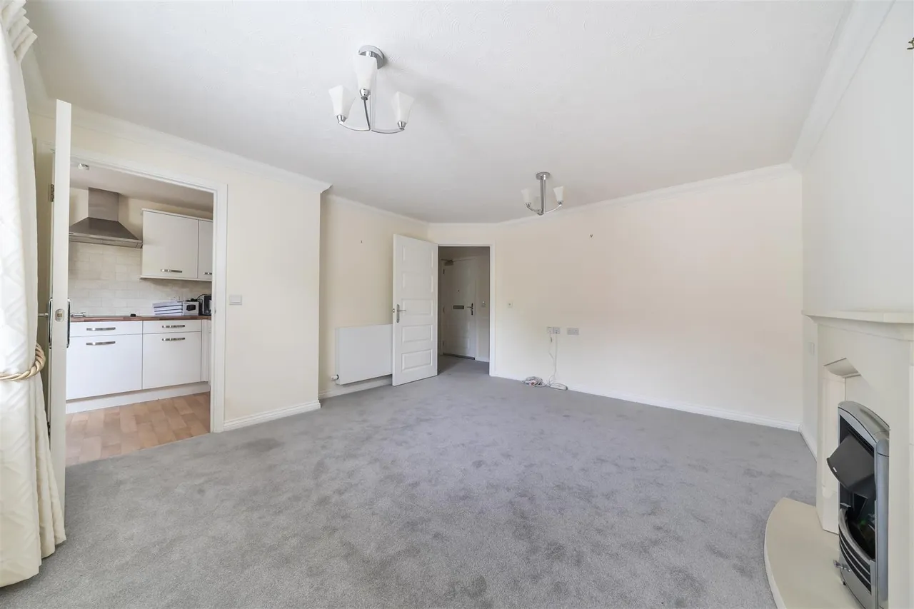 Branksomewood Road, Fleet, GU51, photo 4