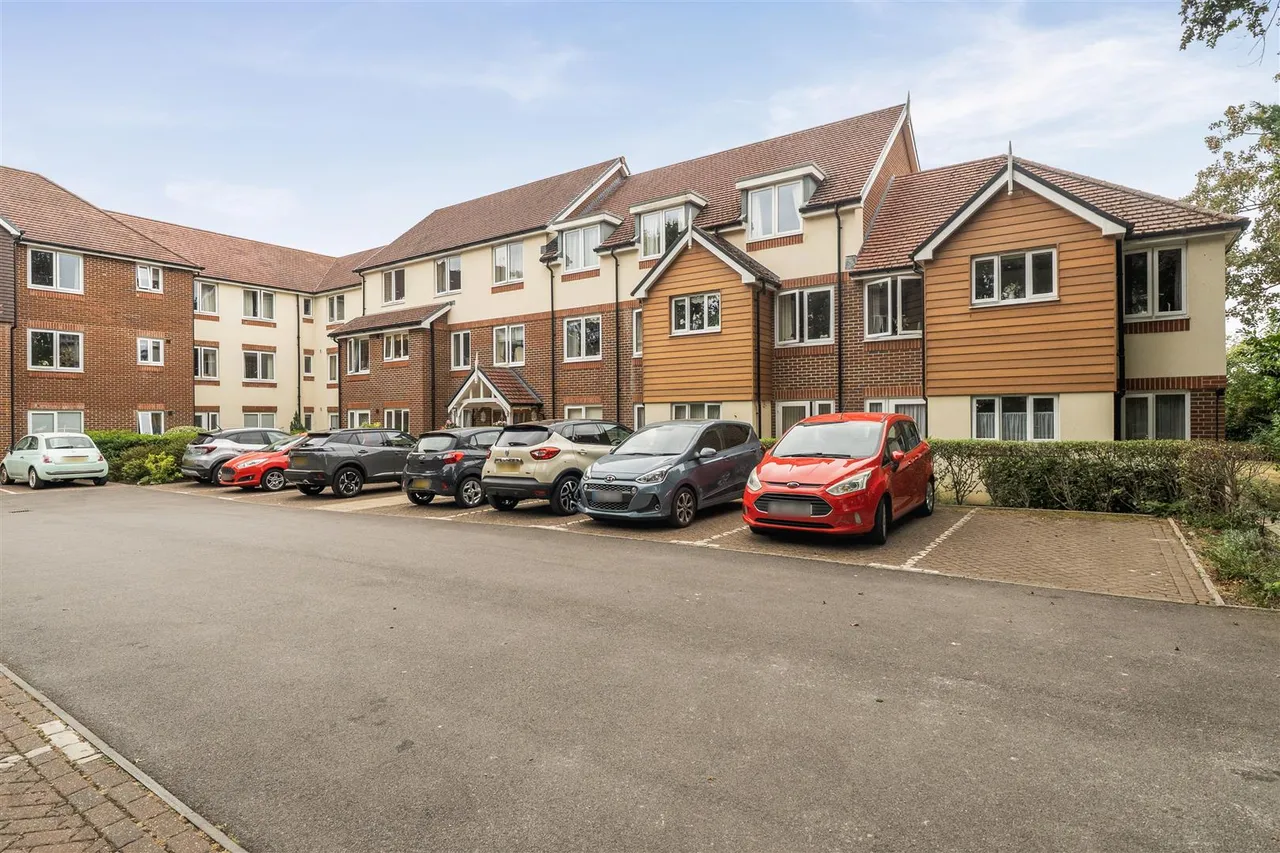 Branksomewood Road, Fleet, GU51, photo 14