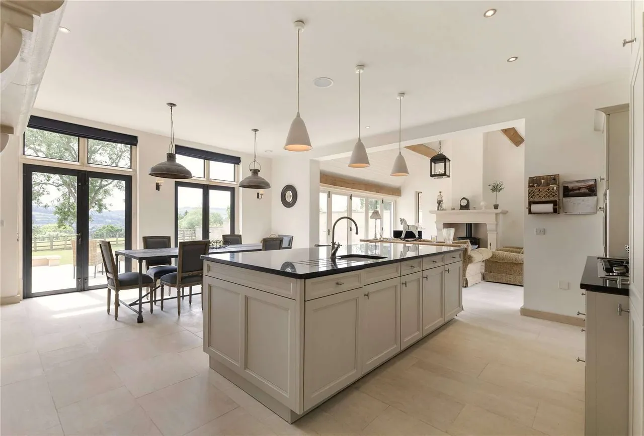 Ashley Road, Charlton Kings, Cheltenham, Gloucestershire, GL52 6PJ, photo 7