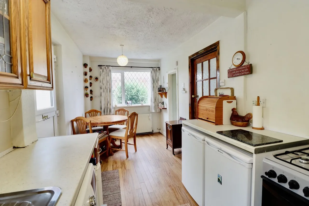 North Cliffe Avenue, Thornton, BD13, photo 5