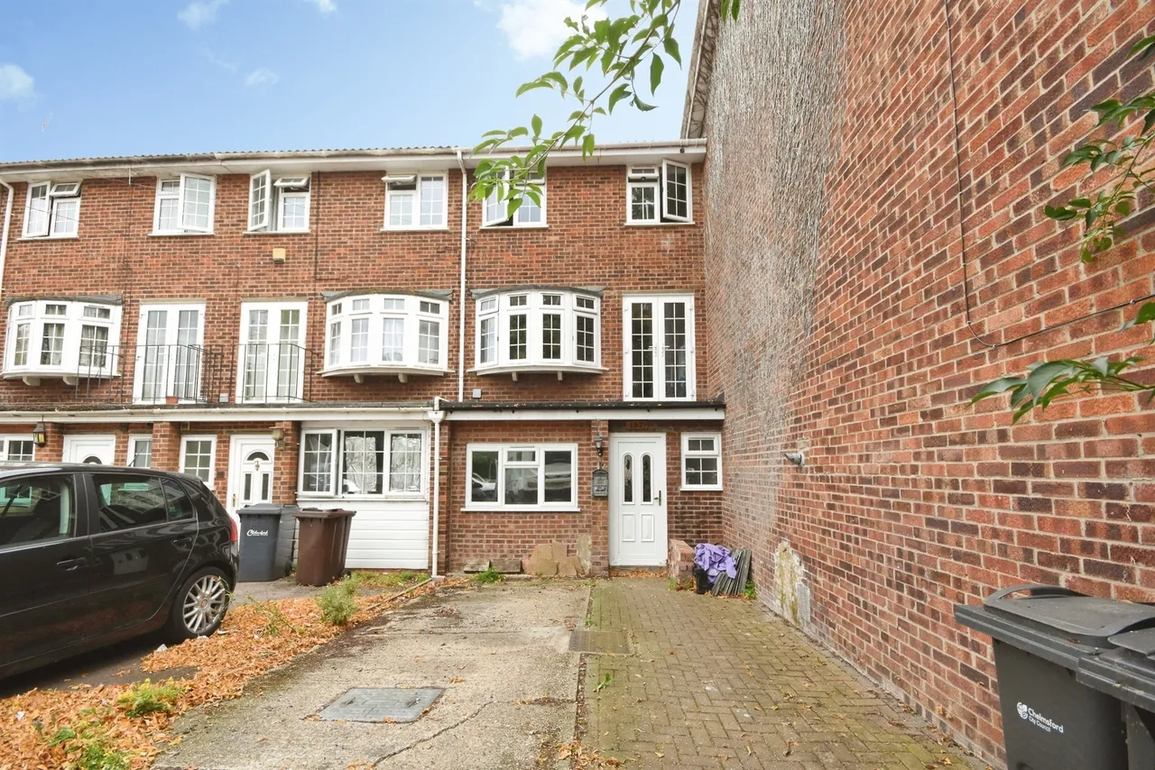 4 bed house for sale — Kings Road, Chelmsford