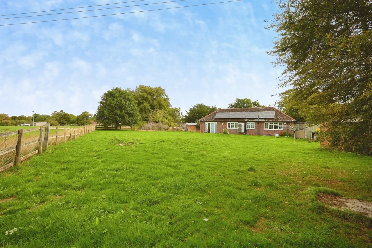 Bradford Lane, Longburton, DT9, photo 17