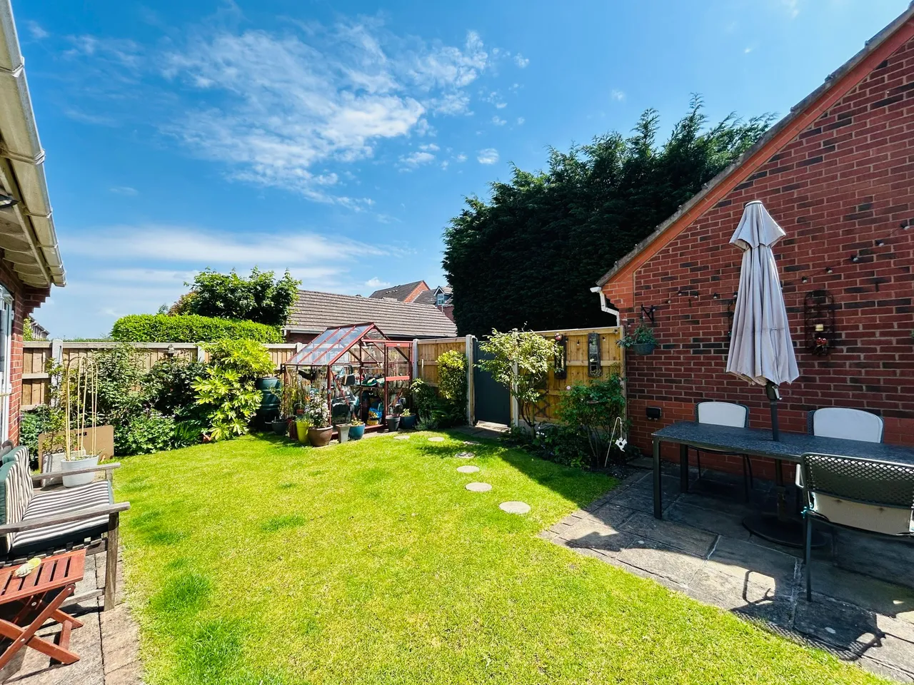 Bucklow Gardens, Lymm, photo 19