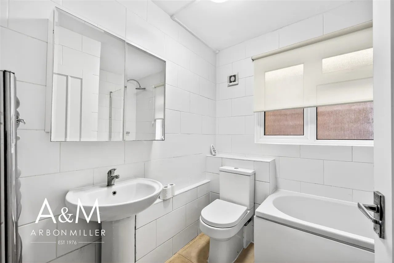 New North Road, Hainault, Essex, Ilford, IG62UY, photo 11
