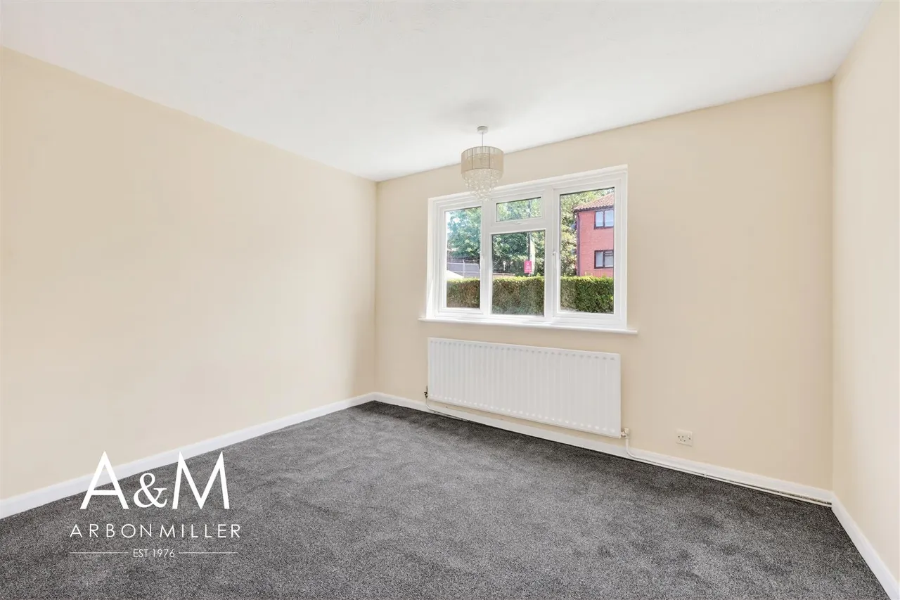 New North Road, Hainault, Essex, Ilford, IG62UY, photo 9