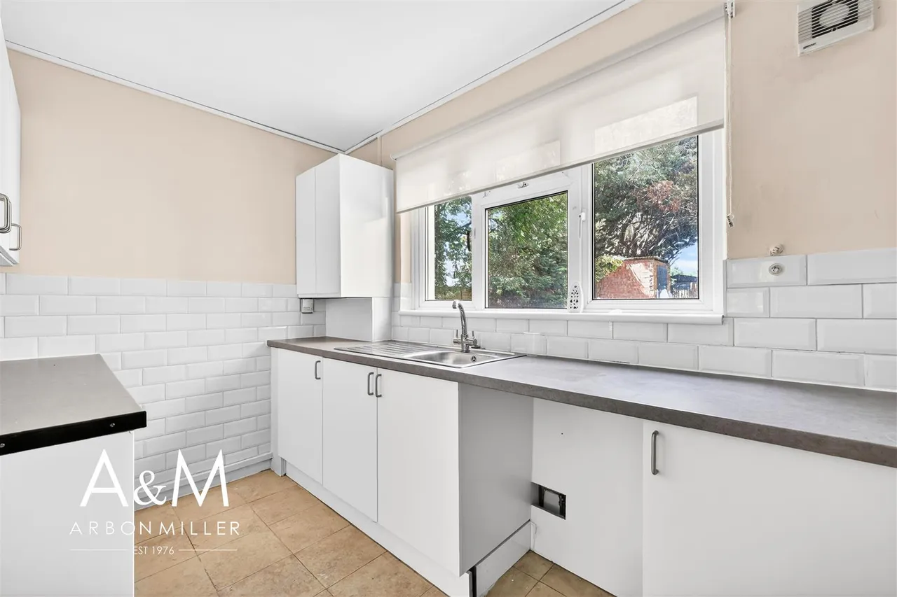 New North Road, Hainault, Essex, Ilford, IG62UY, photo 8